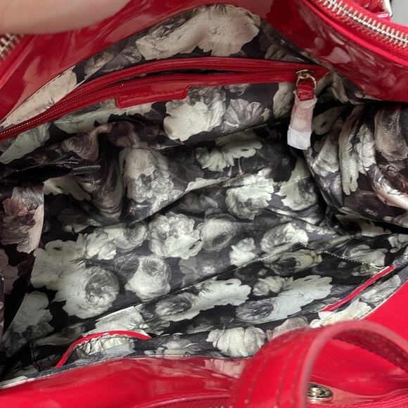 TED BAKER Purse Red Patent Bag Pockets Zip Gold Tone Hardware Satchel - Picture 9 of 14